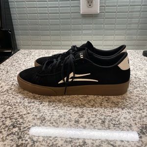 LAKAI - NEWPORT SHOES | BLACK GUM Size 11